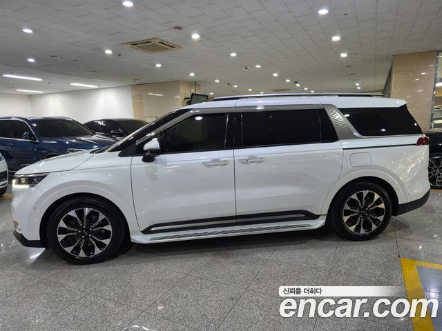 Kia Canival 2023 — photo 3