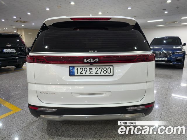 Kia Canival 2023 — photo 4