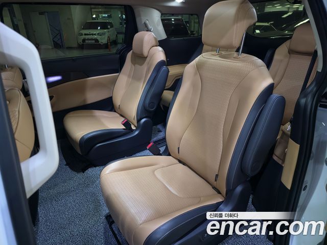 Kia Canival 2023 — photo 7