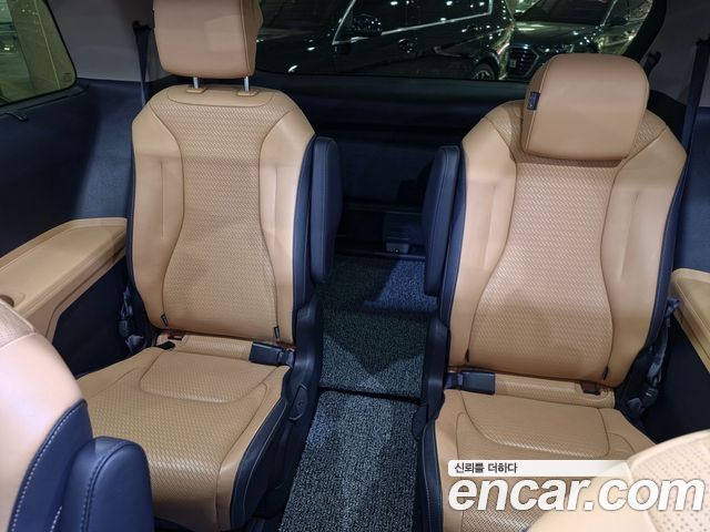 Kia Canival 2023 — photo 8