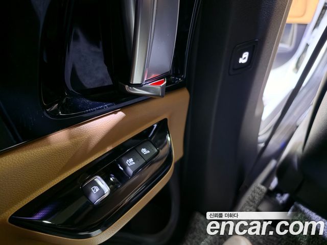 Kia Canival 2023 — photo 16
