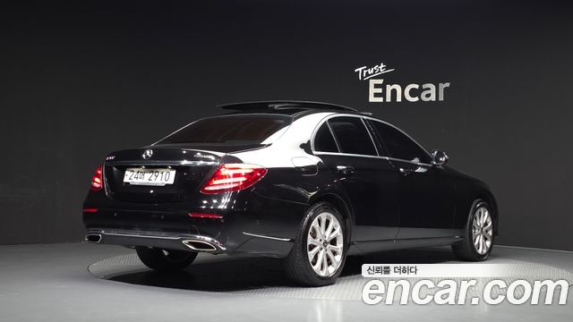 Mercedes-Benz E-Class 2017 — photo 2