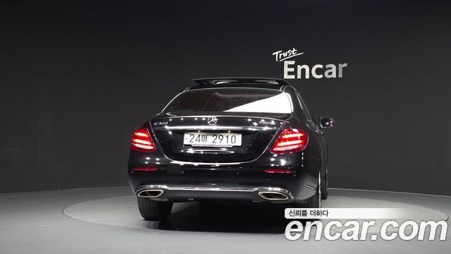 Mercedes-Benz E-Class 2017 — photo 4