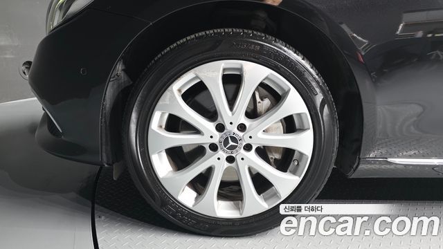Mercedes-Benz E-Class 2017 — photo 5