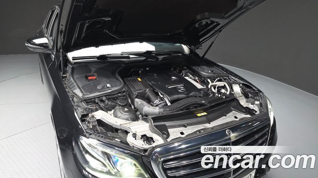 Mercedes-Benz E-Class 2017 — photo 6