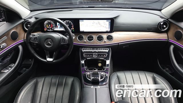 Mercedes-Benz E-Class 2017 — photo 10