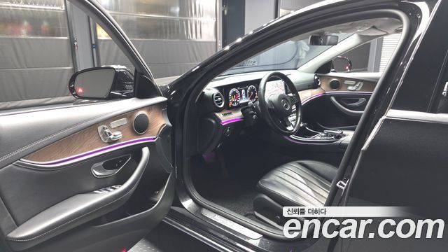 Mercedes-Benz E-Class 2017 — photo 13