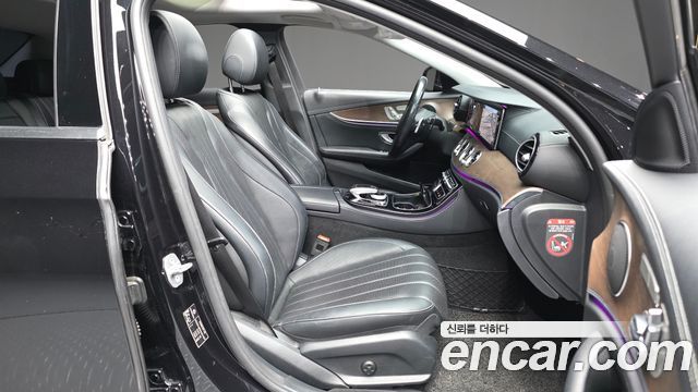 Mercedes-Benz E-Class 2017 — photo 17