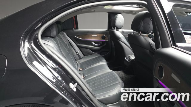 Mercedes-Benz E-Class 2017 — photo 18