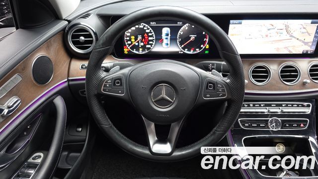 Mercedes-Benz E-Class 2017 — photo 19
