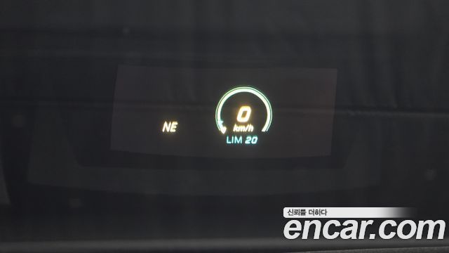 Mercedes-Benz E-Class 2017 — photo 23