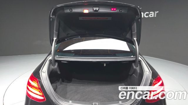 Mercedes-Benz E-Class 2017 — photo 26