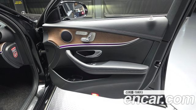 Mercedes-Benz E-Class 2017 — photo 14