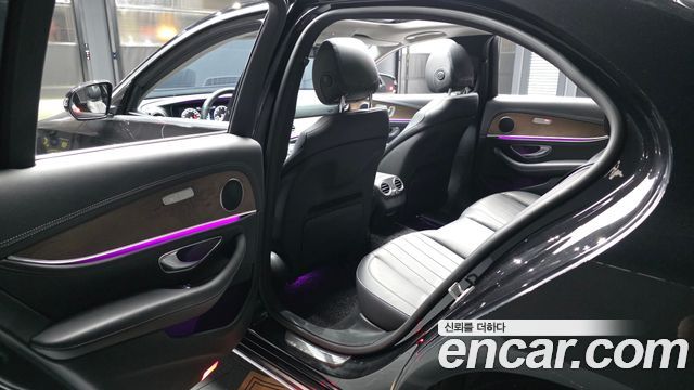 Mercedes-Benz E-Class 2017 — photo 16