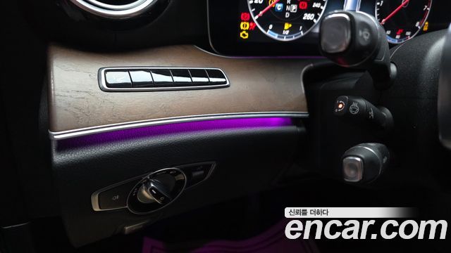 Mercedes-Benz E-Class 2017 — photo 28