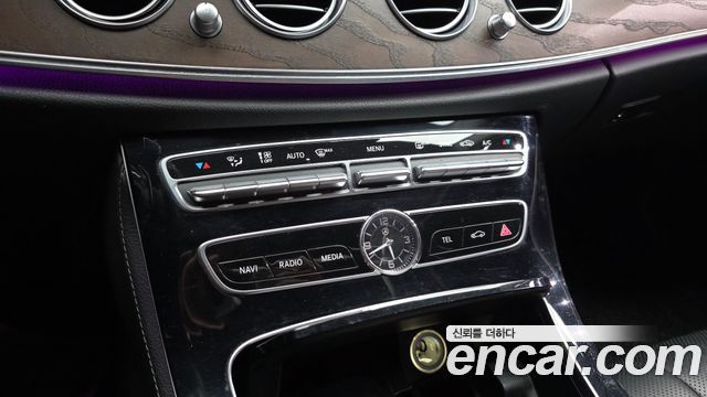 Mercedes-Benz E-Class 2017 — photo 30