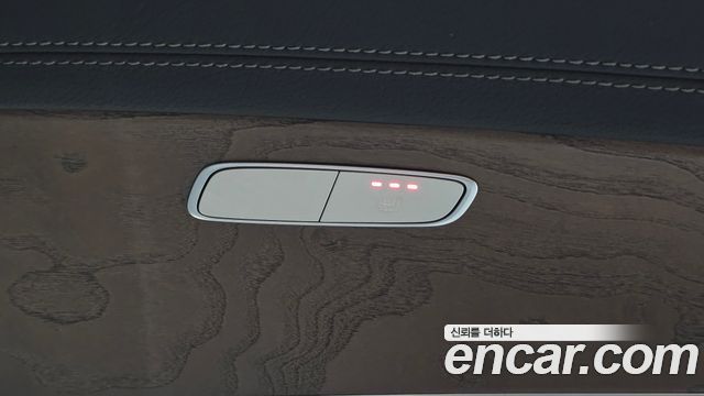 Mercedes-Benz E-Class 2017 — photo 31