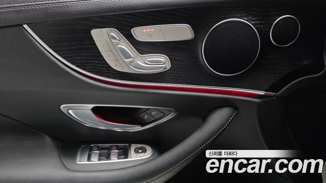 Mercedes-Benz E-Class 2019 — photo 26
