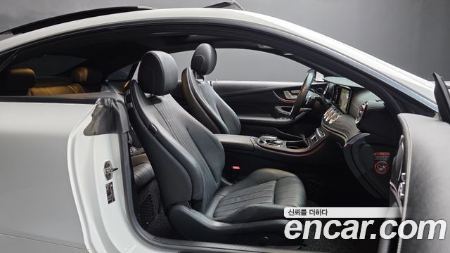 Mercedes-Benz E-Class 2019 — photo 16