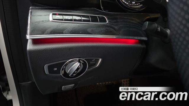Mercedes-Benz E-Class 2019 — photo 27