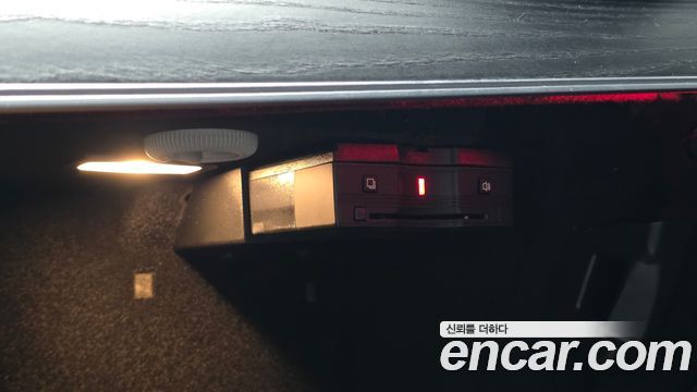 Mercedes-Benz E-Class 2019 — photo 28