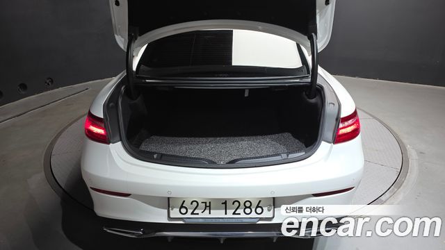 Mercedes-Benz E-Class 2019 — photo 31