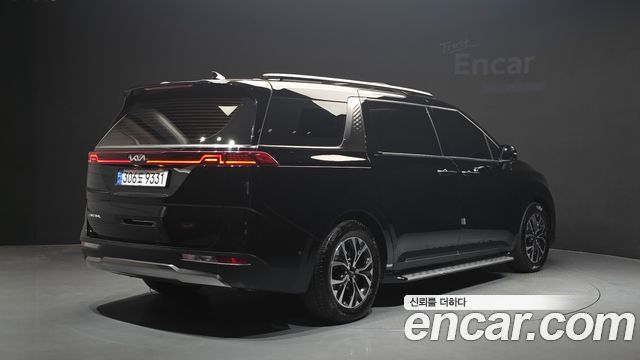 Kia Canival 2023 — photo 2