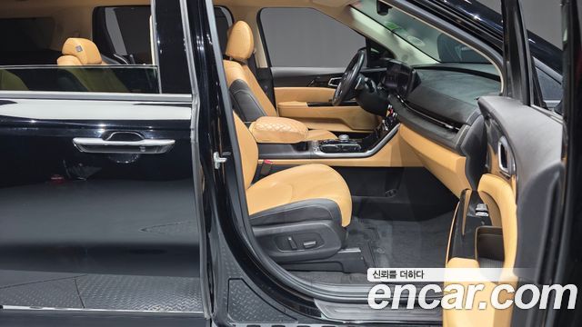 Kia Canival 2023 — photo 16