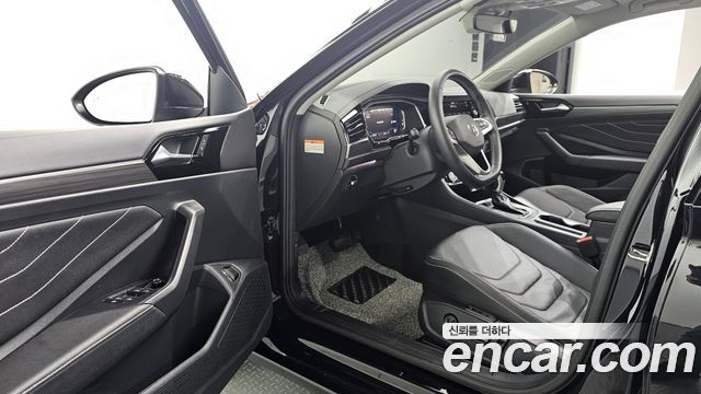 Volkswagen Jetta 2024 — photo 13