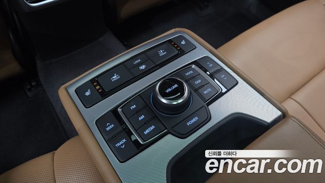 Genesis G80 2018 — photo 16