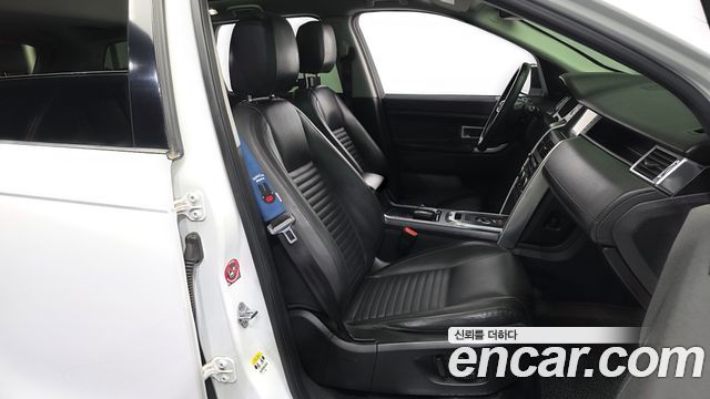 Land Rover Discovery Sport 2017 — photo 11