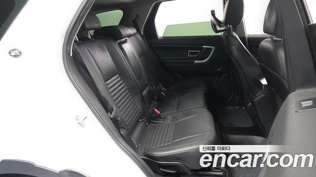 Land Rover Discovery Sport 2017 — photo 12