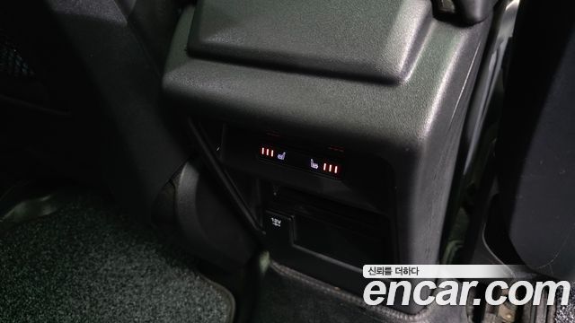 Land Rover Discovery Sport 2017 — photo 18