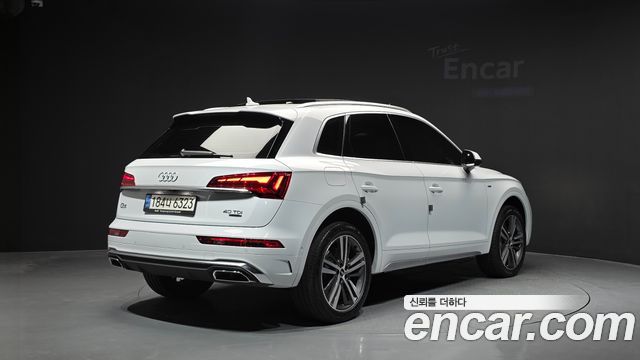 Audi Q5 2021 — photo 2