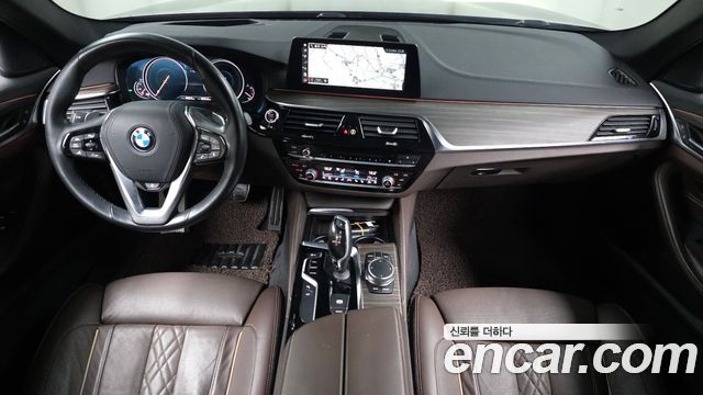 BMW 5-Series 2018 — photo 10