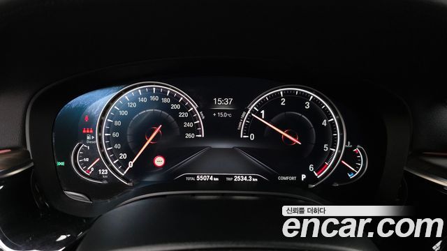 BMW 5-Series 2018 — photo 11