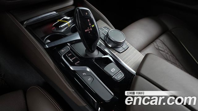 BMW 5-Series 2018 — photo 12