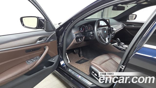 BMW 5-Series 2018 — photo 13
