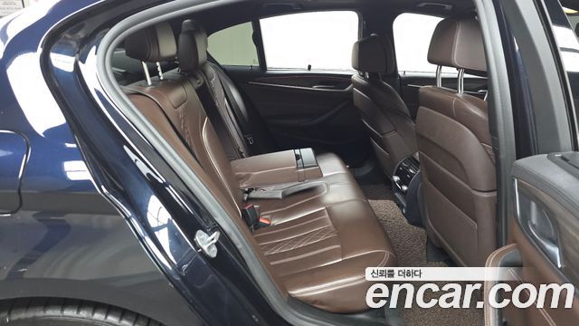 BMW 5-Series 2018 — photo 17