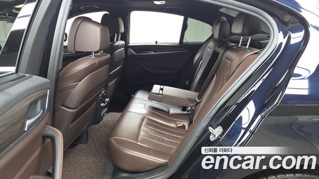 BMW 5-Series 2018 — photo 18