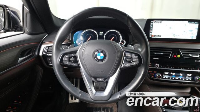BMW 5-Series 2018 — photo 19
