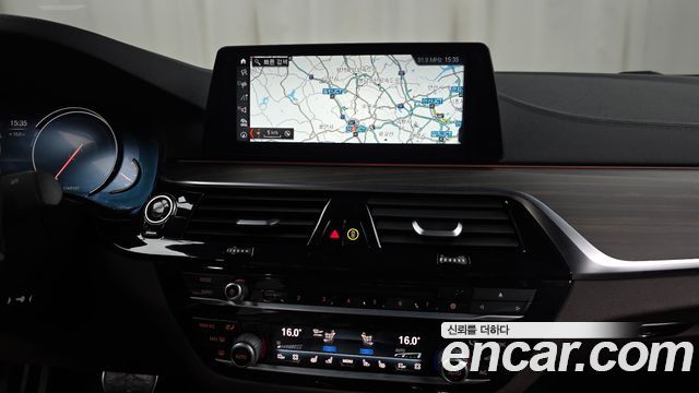 BMW 5-Series 2018 — photo 20
