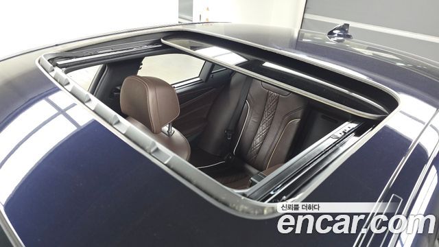 BMW 5-Series 2018 — photo 25