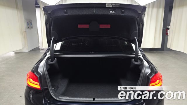BMW 5-Series 2018 — photo 26