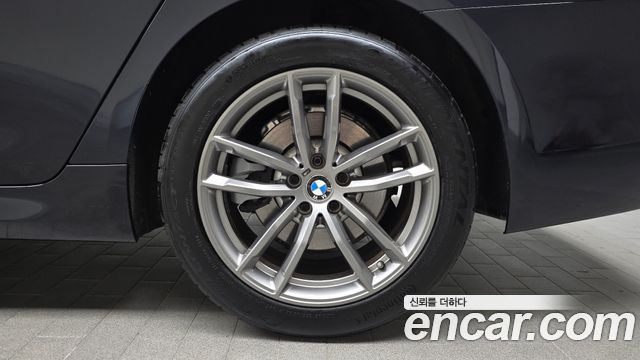 BMW 5-Series 2018 — photo 7