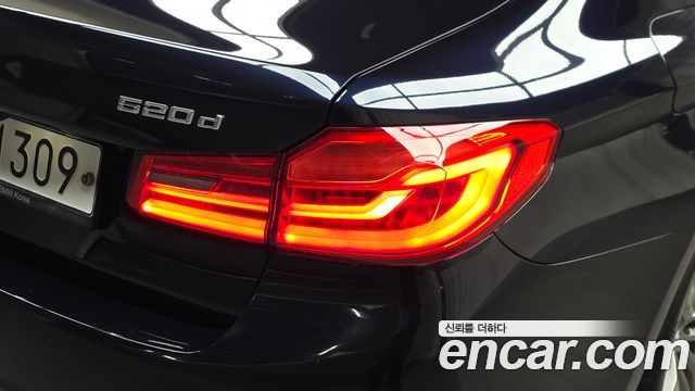 BMW 5-Series 2018 — photo 9