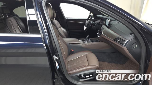 BMW 5-Series 2018 — photo 16