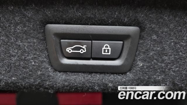 BMW 5-Series 2018 — photo 30