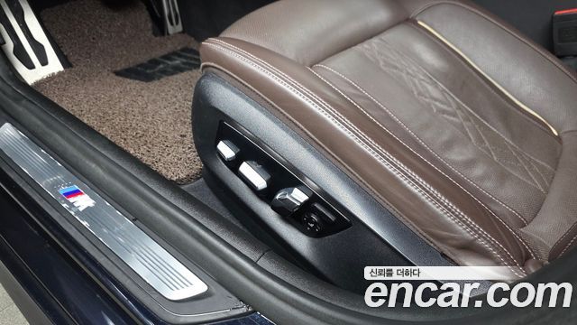 BMW 5-Series 2018 — photo 33