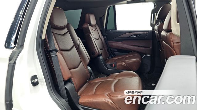 Cadillac Escalade 2018 — photo 11